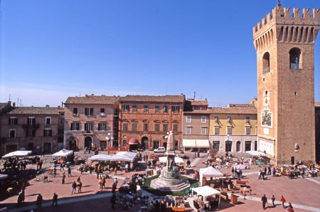 mercatino 2005 003